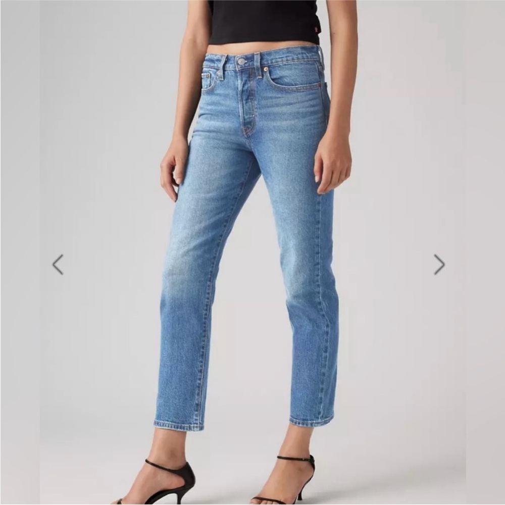 Levis Strauss Straight Fit Mid Waisted Women's Jeans | Size: 25